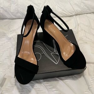 TOP Moda Elegant Black Heels